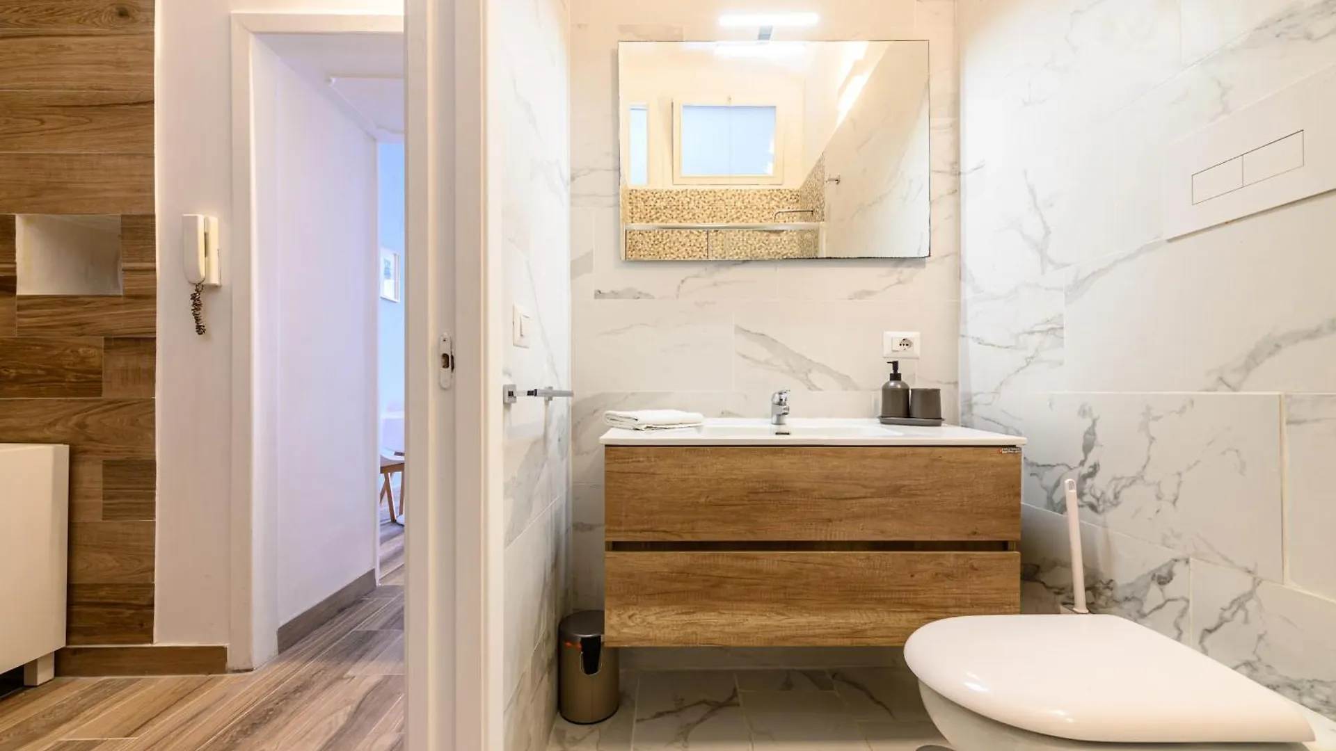 Apartment Home Santa Teresa Degli Scalzi 118 Naples Italy