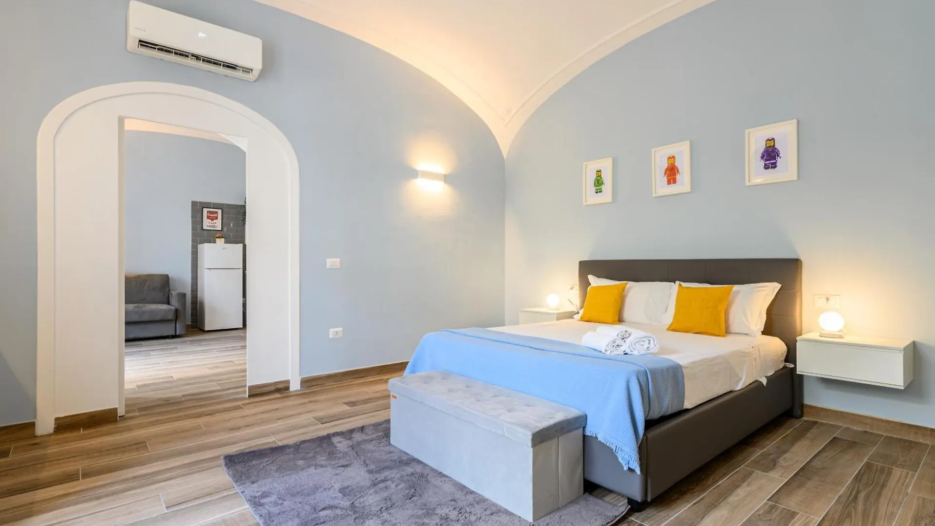 Apartment Home Santa Teresa Degli Scalzi 118 Naples