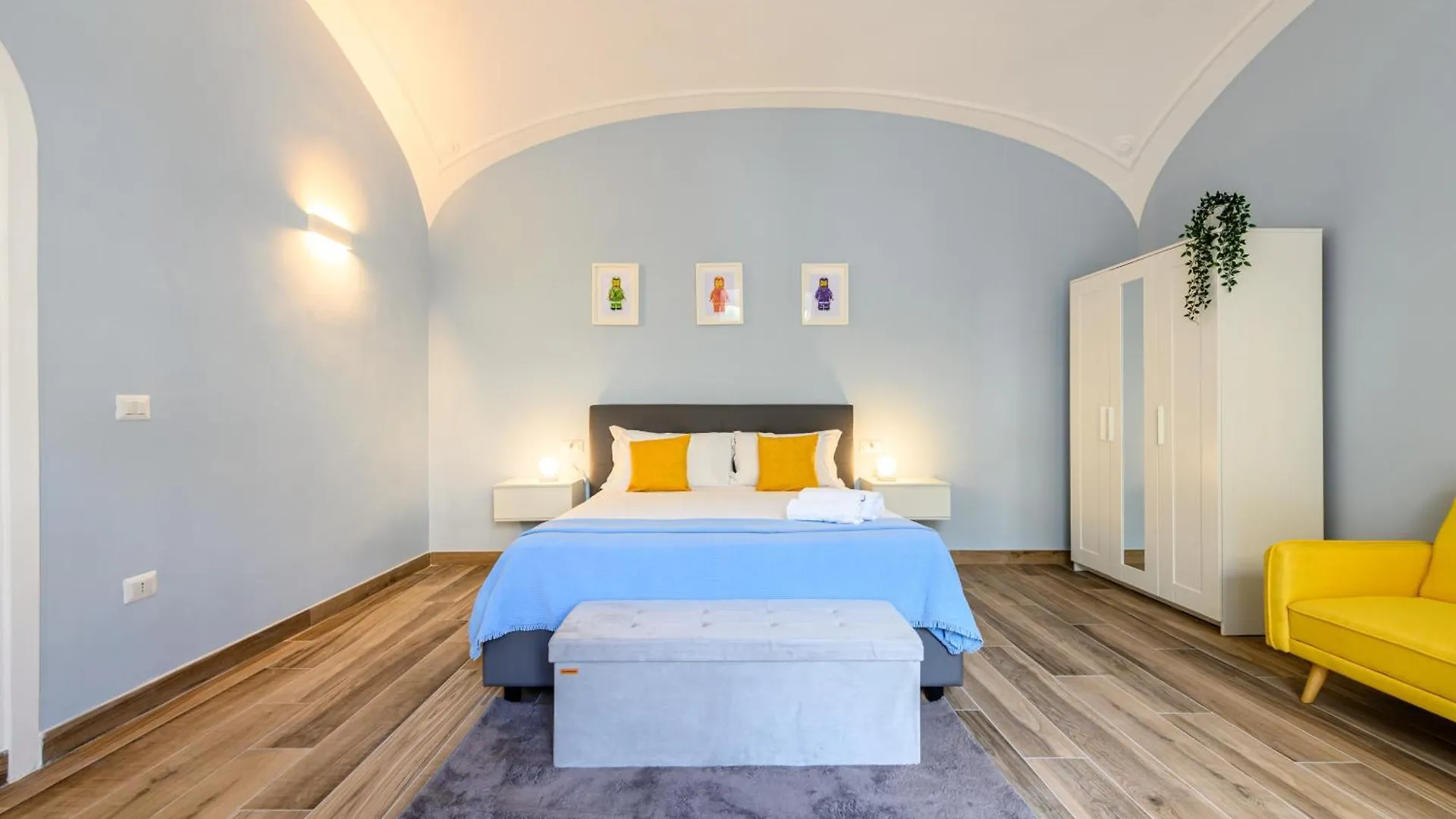 Home Santa Teresa Degli Scalzi 118 Naples Italy